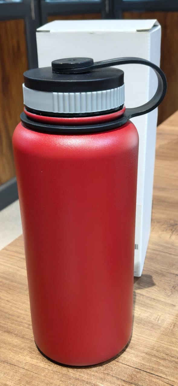 Red Stainless Steel Double Wall Vacuum-Insulated Drink Water Bottle (1000 ML) Red Stainless Steel Double Wall Vacuum-Insulated Drink Water Bottle (1000 ML)